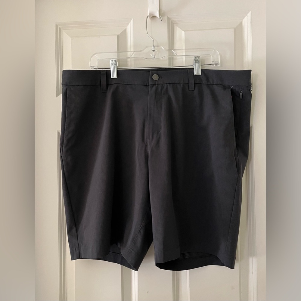 Men’s Lululemon Commission Short Classic 9" WovenAir Size 38 Black Activewear